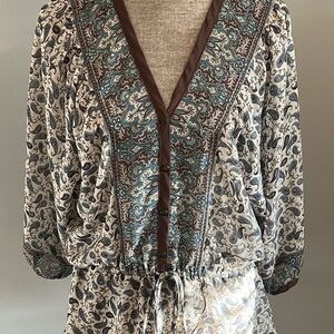 Maurice’s size Large 100 % Polyester